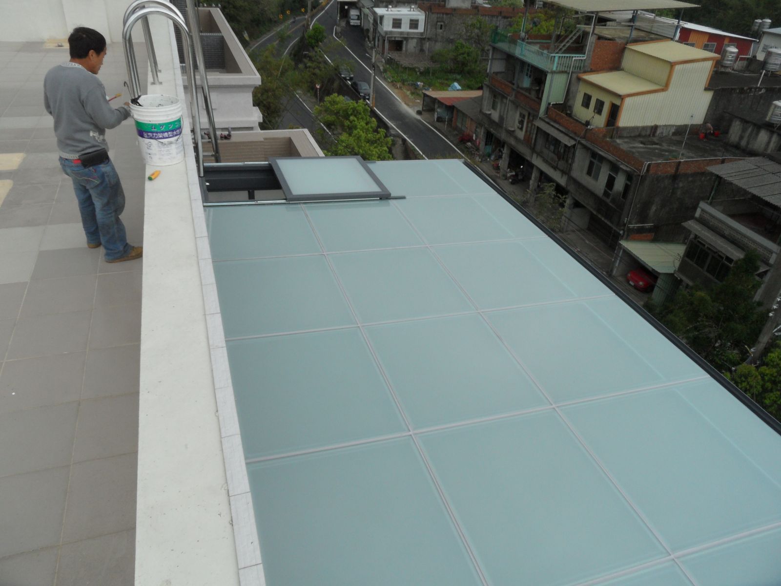 屋頂玻璃採用5+5膠合白膜玻璃~專注細節~~執著創新~~成就完美~~